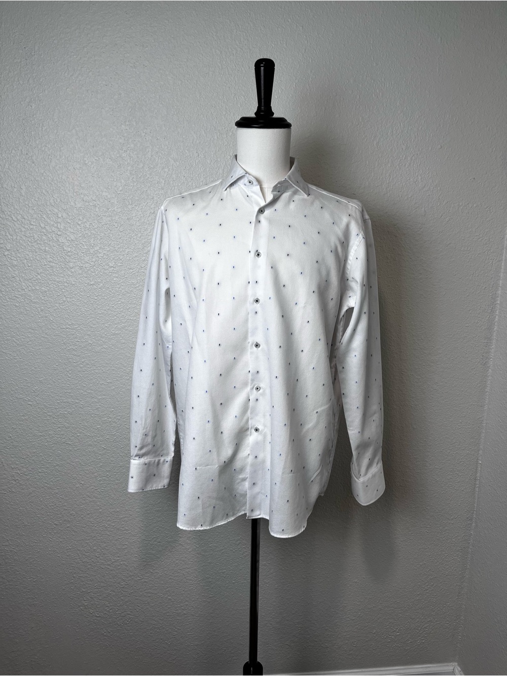NWT Ingram White Button Down With Blue Details Size L
